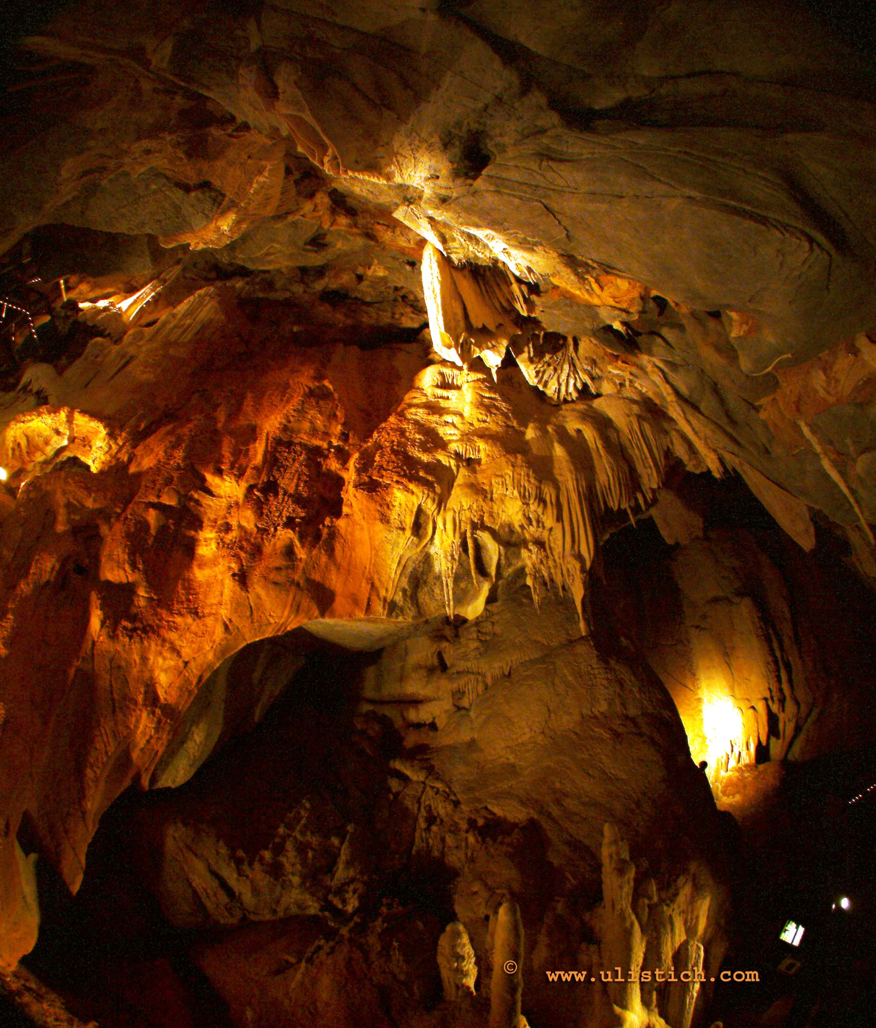 Chilligo Caves Nth Queensland.jpg