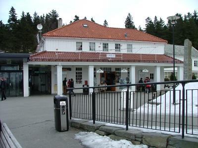 Floeyen - Mountain Station
