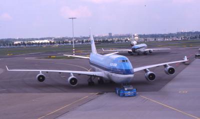04.09.02 PH-BFD KLM  Asia B747-406 SCD Pushing back from stand.jpg