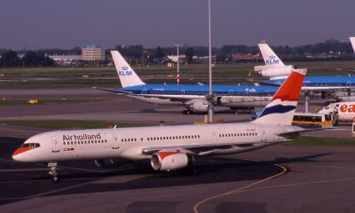 04.09.02  Air Holland  B757-200  PH-AHT.jpg