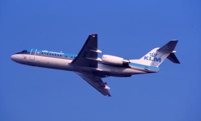 05.09.02  KLM  Cityhopper BV.  Fokker 70   PH-KZN.jpg
