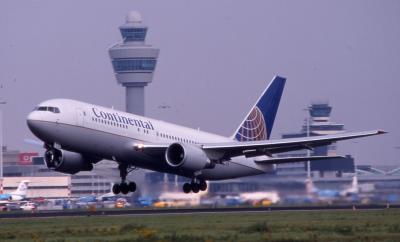 u16/airpaul/medium/5303050.05.09.02ContinentalAirlinesB767224ERN69154.jpg