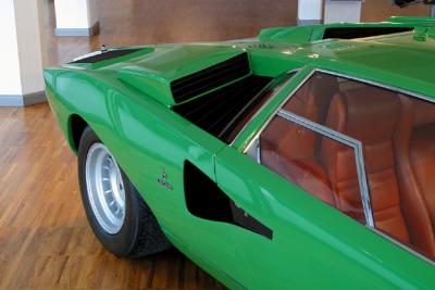u16/anmb1/medium/39002060.Lamborghini055.jpg