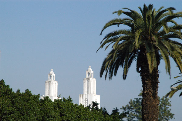 Parc de la Ligue-Arabe and the spires of Sacré-Coeur
