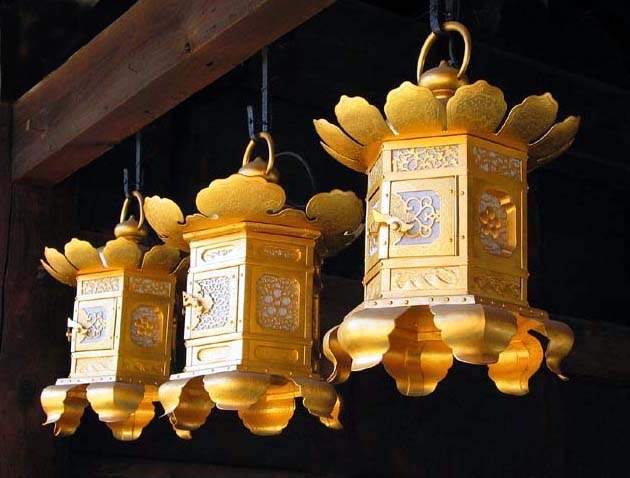 Three gold lanterns.JPG