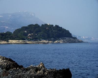 along the walkway near the Grand Hotel Du Cap Ferrat