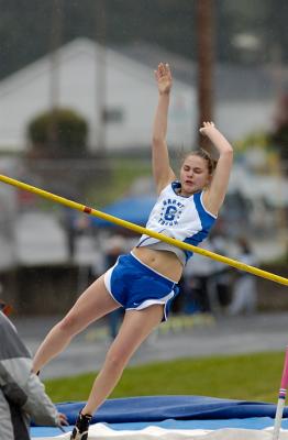 u16/derrel/medium/42132243.DSC_0517_vault_awry.jpg