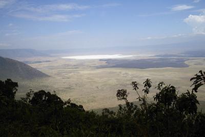 u16/deseml/medium/7744062.Ngorongorocrater5297.jpg