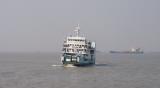 Unbalanced ferry on the Yangtze river.jpg