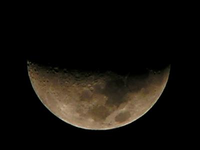 15-Apr-2005. Half moon / Media luna
