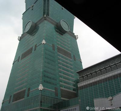 Taipei 101 Lwr Angle