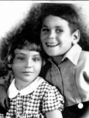 Sula & Dov Saitowitz  =kids at the 30s   .jpg