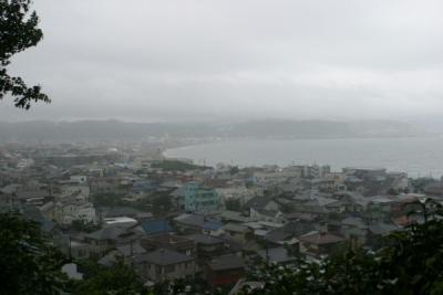Overlooking Yuigahama, the Zaimokuza coast and the hills of the Miura Peninsula (cloudy but there)
