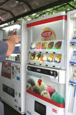 Oooo...look!  Ice cream in a vending machine!?!