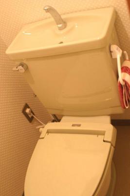 Notice the little faucet at the top for washing your hands. Too clever.
