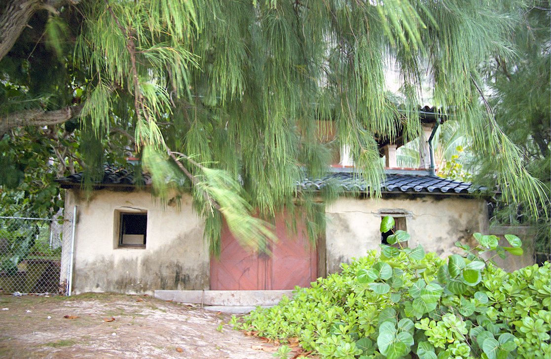 35-23 Guest House, Magnums home