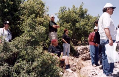 מאי 2000 - אצל משפ' וינר -  טיול בשביל נורמן בהנחית הוינרית הצעירה
