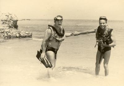 חנינא ובובלק בקורס צלילה - בקיסריה ב 1965