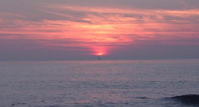 u16/huge_elvis/medium/5155455.sunsetLajolla_sailboat_2.jpg