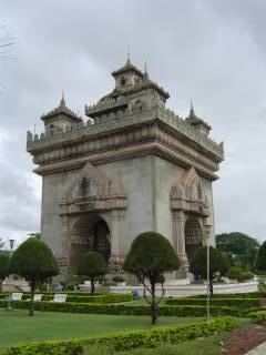 Vientiane - Patuxai, Arc de Triomphe stylee