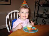 ellie_bday05_cupcake.jpg