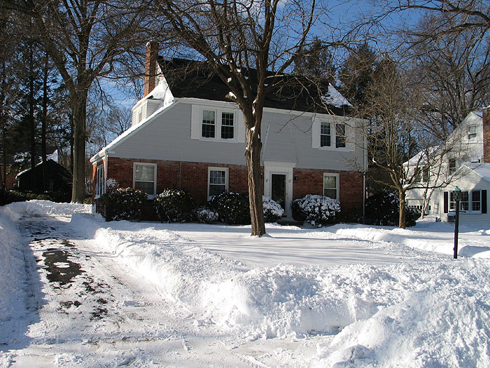blizzard05_house.jpg