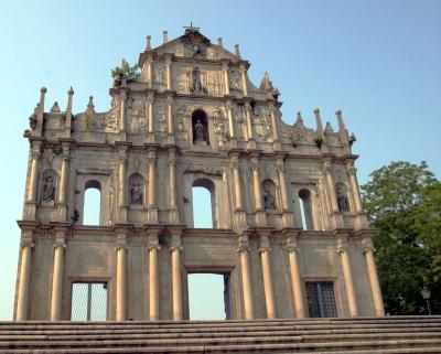 A more formal image of the ruined facade of the Sao Paulo