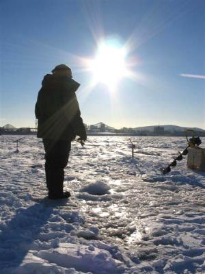 Pche sur le fleuve St-Laurent - Hiver 2005 -  Montreal, Quebec