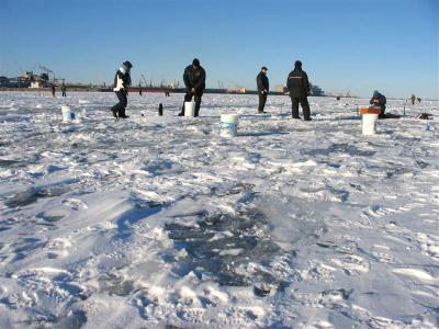 Pche sur le fleuve St-Laurent - Hiver 2005 -  Montreal, Quebec