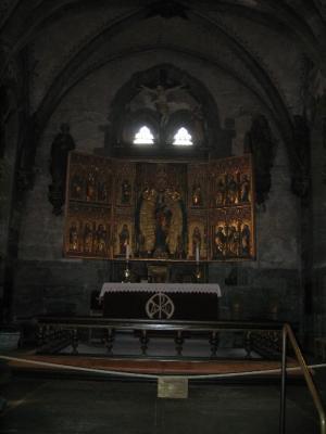 Altar of Mariakirken.JPG