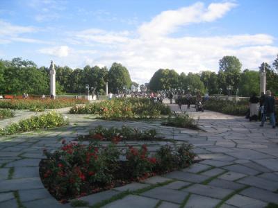 Walkways in Vigelandsparken.JPG