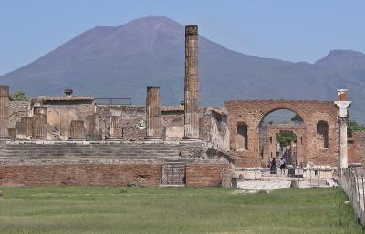 Pompeji with Vesuvio