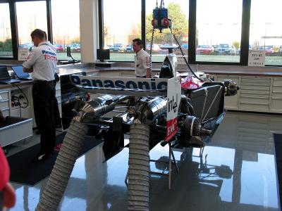 2005 F1 car team 2.jpg