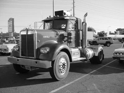 u16/orangecones/medium/20148825.Mvc009s.jpg