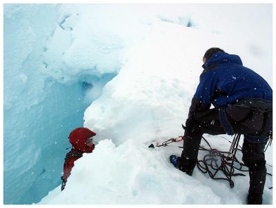 u16/pudgy_groundhog/medium/39004706.d21_crevasse_rescue1.jpg