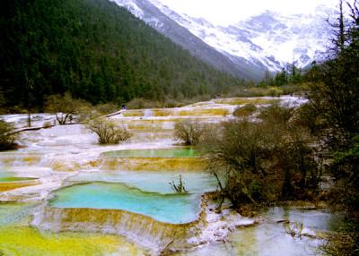 colorful water in Huanglong 2