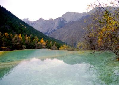 colorful water in Huanglong 4