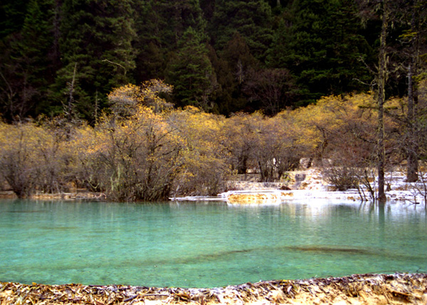 colorful water in Huanglong 5