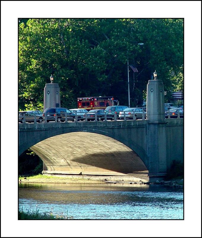 <b>Emergency!</b><br><font size=1>on the Main Street Memorial Bridge<br>by Bev Brink
