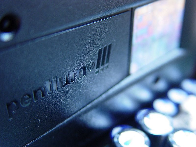 <b>Pentium III</b> <br><font size=-1>by <a href=http://www.howcheng.com/ target=_blank>Howard Cheng</a></font>