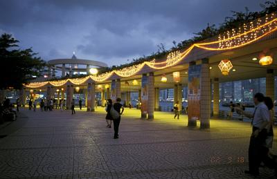 u16/straysheeps/medium/4982565.InfrontofTsimShaTsuiHarbourFront.jpg