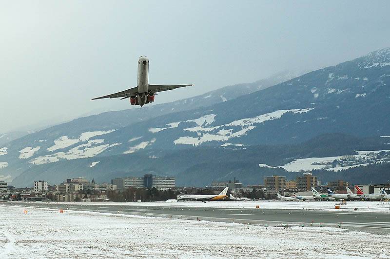 SAS McDonnell Douglas MD-90-30