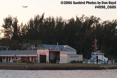 u17/airlinerphotos/upload/42690361.4990_CG05_CGStaFtLaud_400.jpg