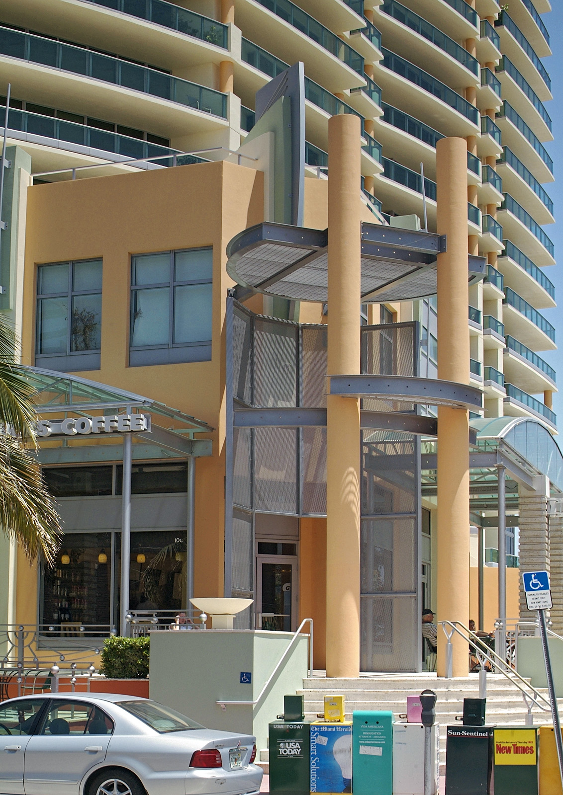 Ocean Drive condo at top 01
