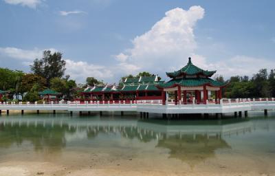 P4235254 chinese temple.jpg