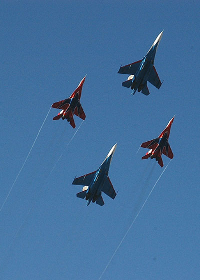 Su-27's fore and aft, MiG-29's on the sides