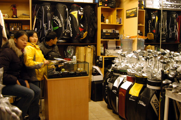 Knock-off Golf Clubs are a popular buy in Shanghai