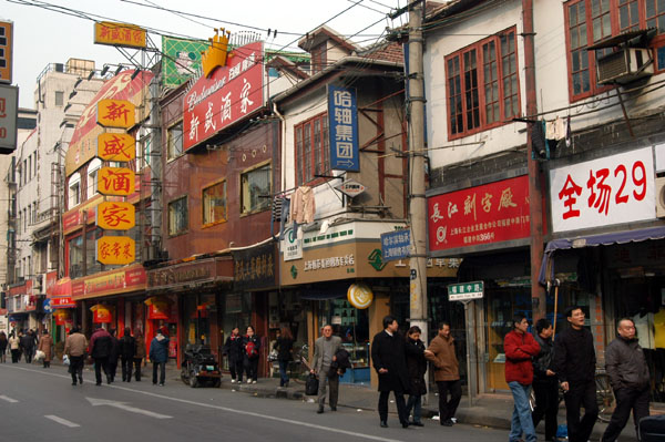 Fujian Donglu, a sidestreet off Nanjing Road
