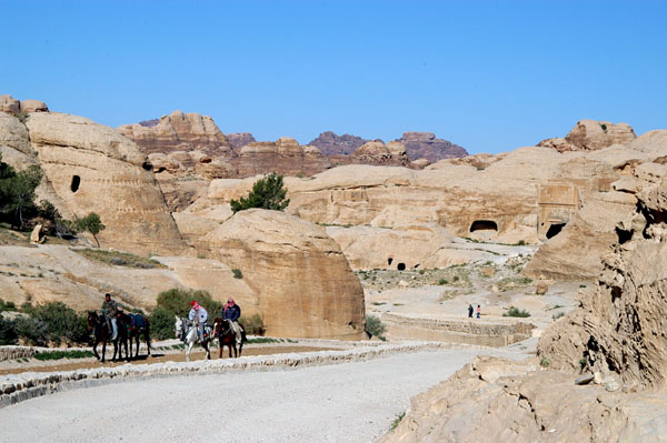 The road from the Visitor's Center to the Siq