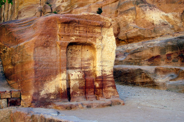 Freestanding carved building in the Siq
